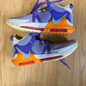 LeBron Witness 7 Nike Kids Sneakers in Purple and Orange